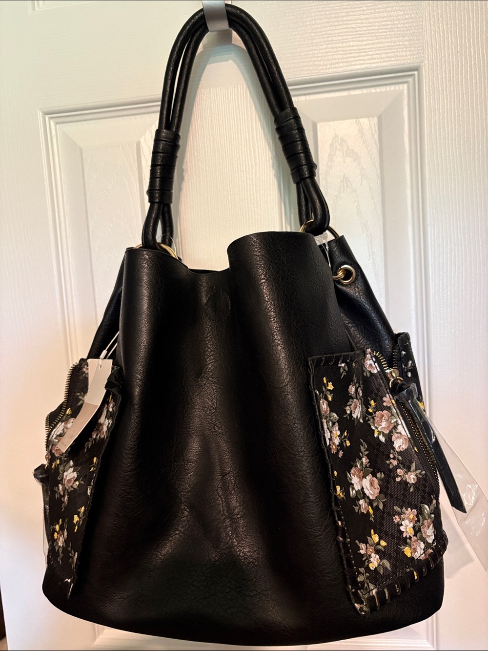 BNWT LE BAG Black Floral Pocket Faux Leather Shoulder Bag with Removable Pouch